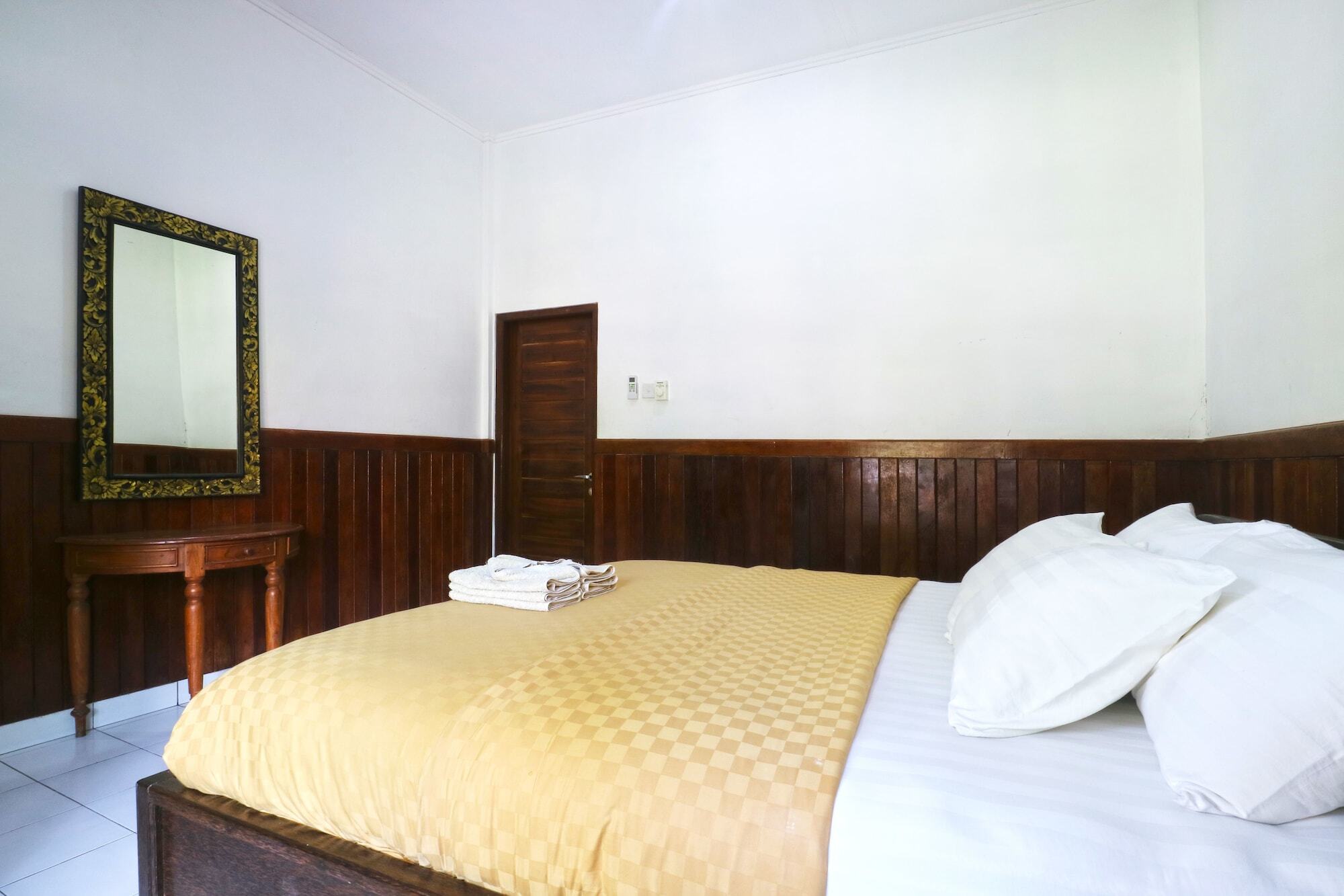 Puri Nusa Beach Hotel Batumadeg Екстер'єр фото